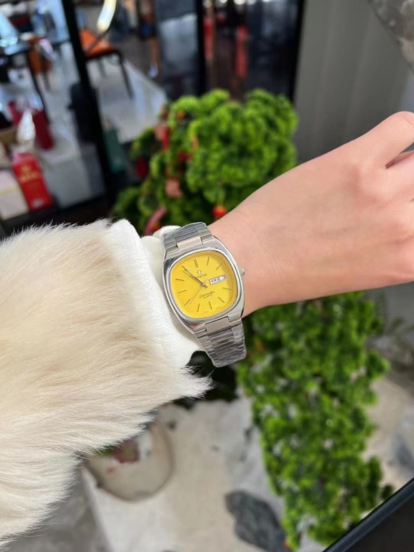 オメガ時計角部分ディテール